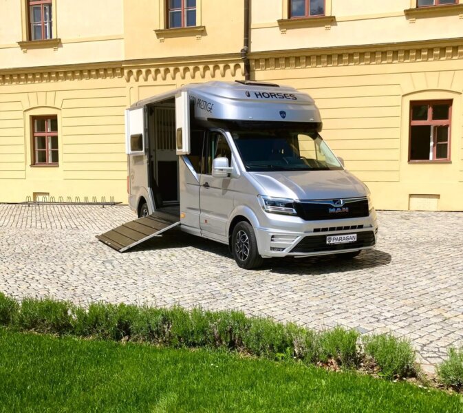 GRAND PRESTIGE- PARAGAN HORSEBOXES